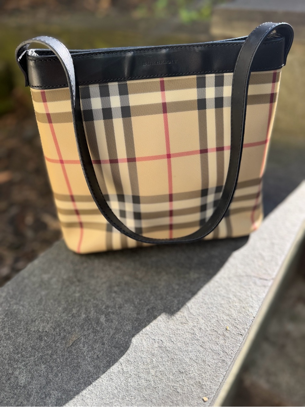 Burberry House Check Shoulder Bag Black in very good condition